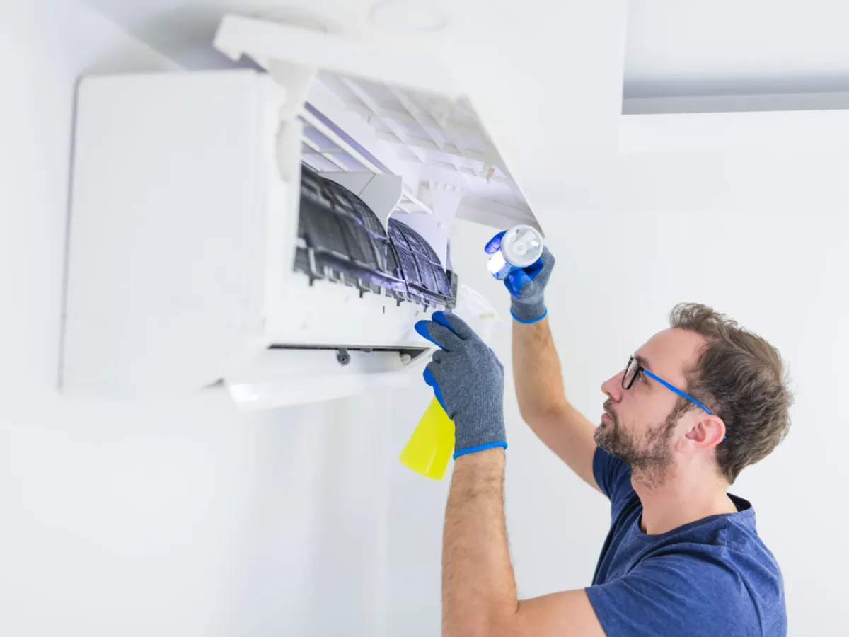 service ac ganti freon_hvac services_Jakarta Selatan_3 Elegan dan Fungsional: Memadukan Estetika Bingkai Dekoratif dengan Kenyamanan Split AC.